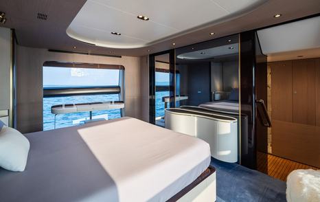 Motor yacht Chillin' master cabin with floor-to-ceiling windows