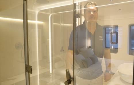 Sunreef Ultima 88 owner’s bathroom with clear switchable glass partition