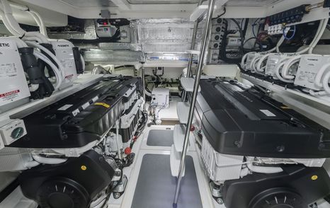 Riviera-58-Sports-Motor-Yacht-engineroom