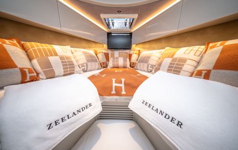 Zeelander 5 yacht guest cabin with TV 