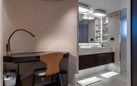 Superyacht Azimut Grande Trideck Tamanya master cabin office and ensutite