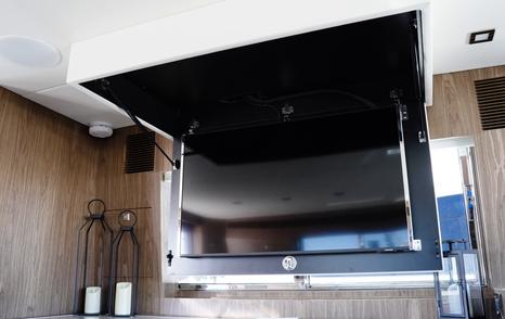 Horizon-V77S-Review-skylounge-TV