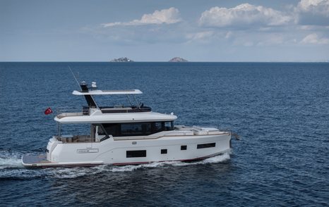 Sirena 60 motor yacht under way 