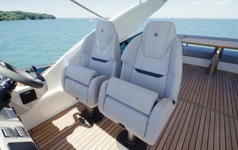 Absolute-47-FLY-Review-flybridge-helm-chairs