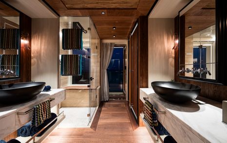 Expedition yacht King Benji ensuite with his and her sinks