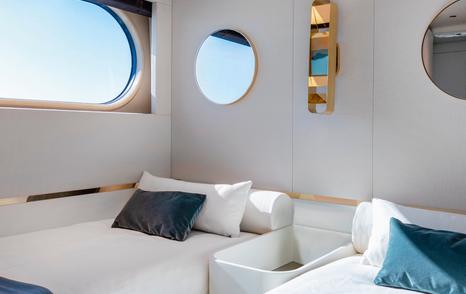 Twin cabin onboard Magellano 25 Metri, two single beds with wide window