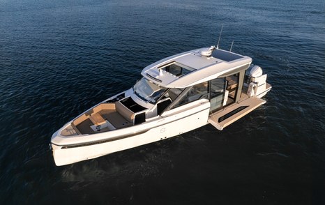 Saxdor 400 GTC motor yacht