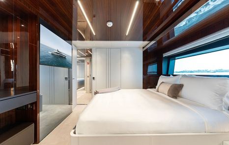 Motor yacht Chop Chop's lower deck guest cabin