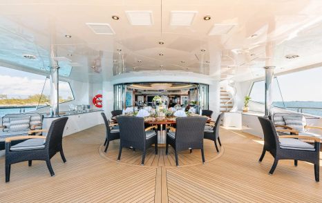 Superyacht Elis Et Mar bridge aft deck shaded alfresco dining 