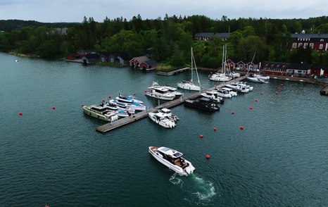 The joystick makes light work of berthing procedures 