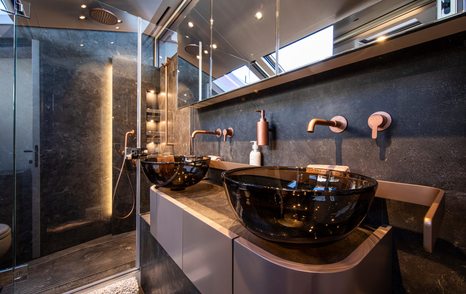 Sanlorenzo motor yacht Seven ensuite with glass shower 