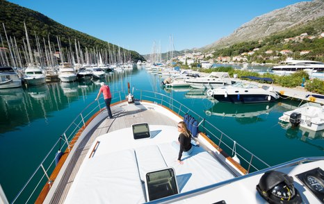 entering harbour in daylight hours