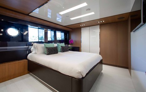 Superyacht Chop Chop guest cabin