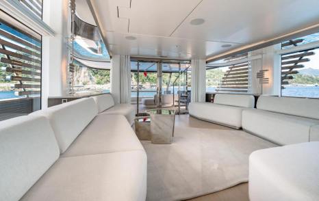 Azimut superyacht Aria main saloon lounge 