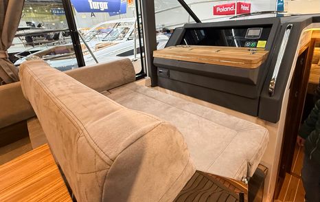 Marex-440-Scandinavia-Review-saloon-navigator-bench