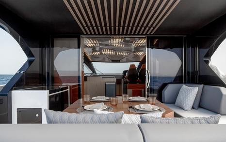Astondoa 677 Coupé boat aft deck with aflresco shaded dining