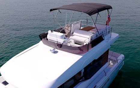 Beneteau Swift Trawler 37 Fly flybridge with optional bimini canopy