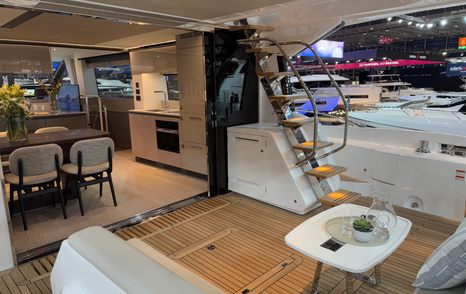 Aft layout of the Sunseeker Manhattan 68 