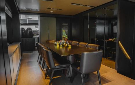 Pershing motor yacht Byeee... main saloon dining table 