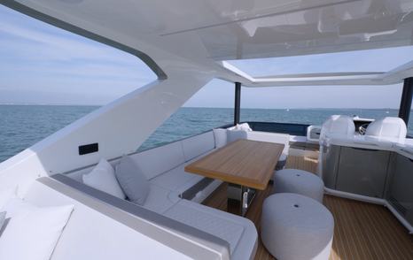 Pearl-63-Review-flybridge-seating