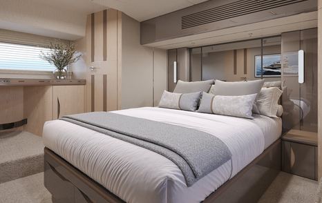 Galeon 520 Fly motor yacht cabin 