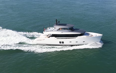 Sanlorenzo-SX76-Review-at-sea-running-profile