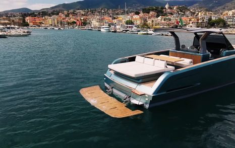 Pardo-43-Review-lowered-swim-platform