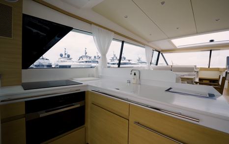 Delta-Powerboats-72-Review-galley-area
