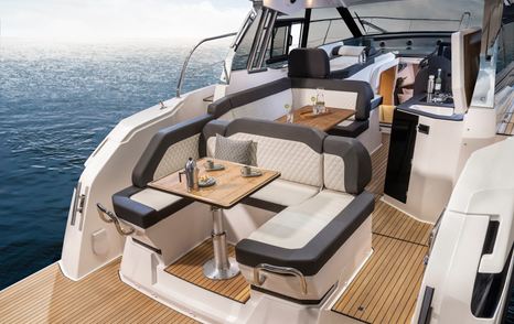 Bavaria SR35 HT aft deck with al fresco dining