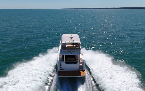 Absolute-47-FLY-Review-running-aft