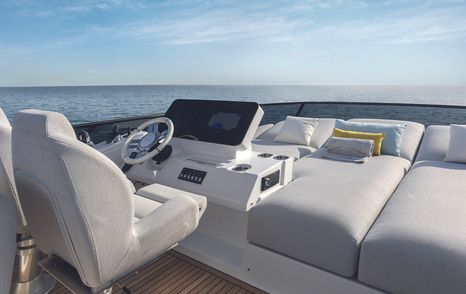 azimut 53 deck