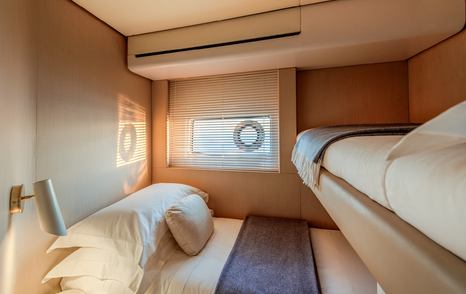 Azimut 68 cabins