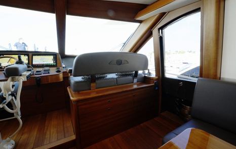 Palm-Beach-PB85-Sedan-Review-navigator-bench