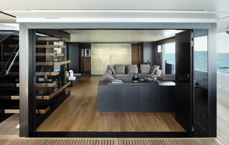 SL102 Asymmetric motor yacht main saloon