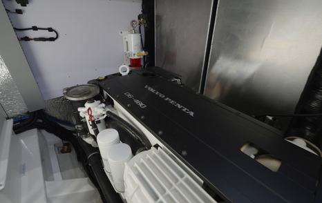 Aquila-46-Yacht-Review-volvo-penta-engine