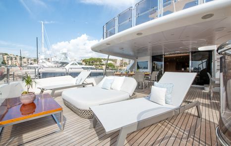 Benetti motor yacht Soho flybridge with sun loungers 