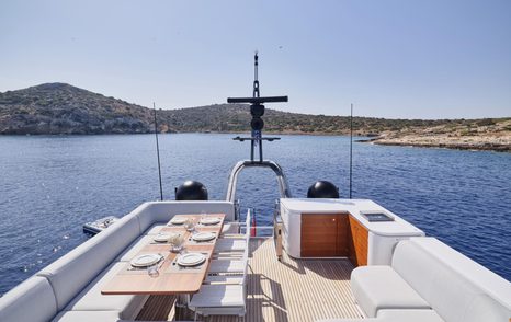 Azimut motor yacht D Five sun deck aft 
