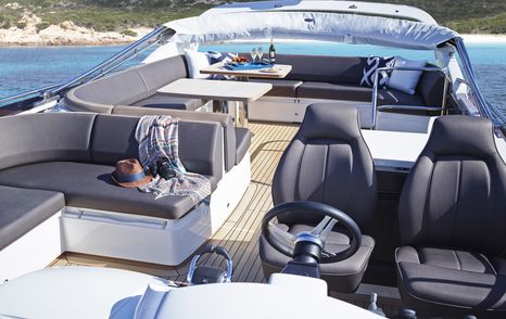 60ft princes flybridge seating areas