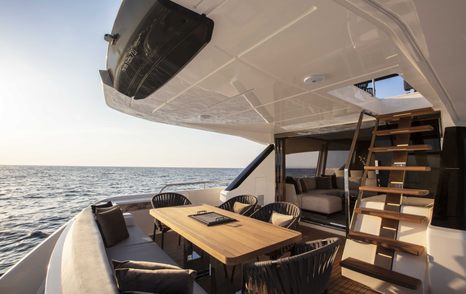 ferretti 720 decks