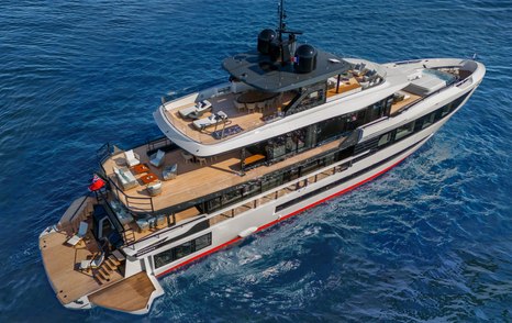 Mangusta Oceano 39 superyacht at anchor 