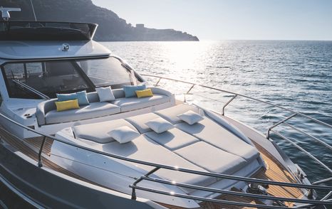 azimut 53 deck