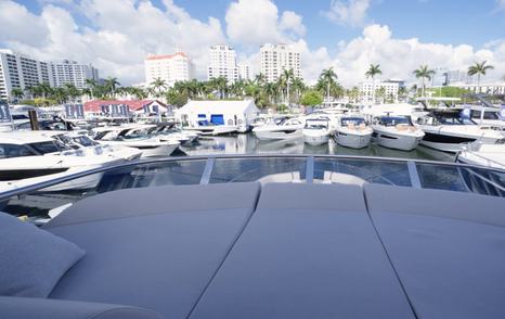 Galeon 520 Fly flybridge sunpad with forward-facing views and relaxation space
