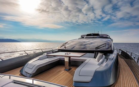 The foredeck's dining area can be converted into a large sunpad.