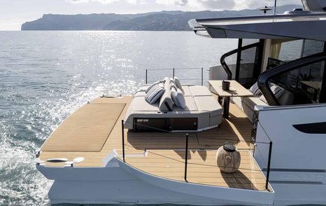 Azimut Seadeck 6 open balconies