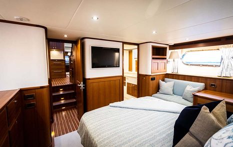 Cabin in Hunt 63 with double bed and flatscreen TV