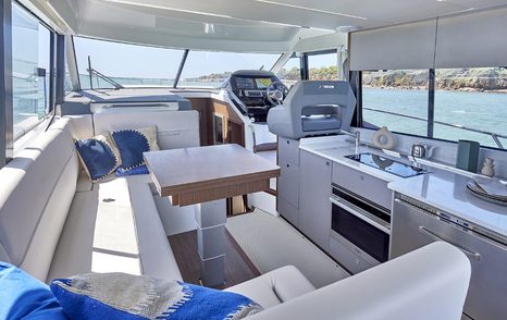 Beneteau Antares 12 Salon