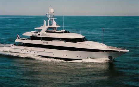 Superyacht Kisses under way