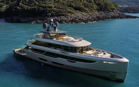 Benetti Oasis 40M on water