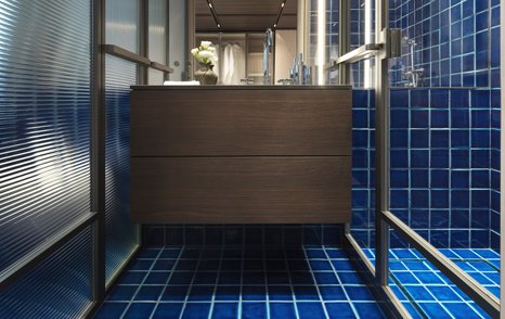 The VIP bathroom onboard ALMAX features bright blue tiles and warm woods