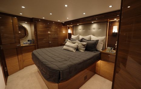 Viking-74C-owner-cabin